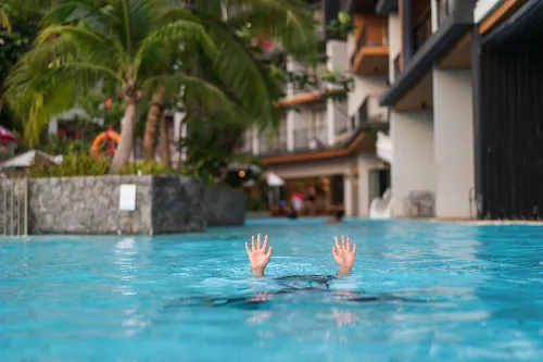 child drowning accident at a resort in Orlando, Florida with child's arms out of the water waving for help